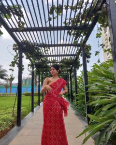 Siddhi Mahajankatti Instagram - • Being a teacher for the day • 
Thank you @the_dstudio  for this lovely saree .
You guys can grab yours too .