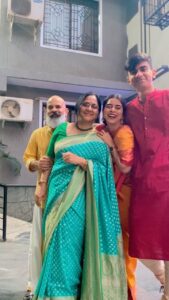 Siddhi Mahajankatti Instagram - • Meet the Mahajankattis ft. Our Diwali Outfits 🙈• 

PS : Shout out to amma for being the show stopper 😂

#trendingreels #trending #trendingsongs #trend #reelsinstagram #reels #feelitreelit #diwali #diwalioutfit #diwalivibes✨