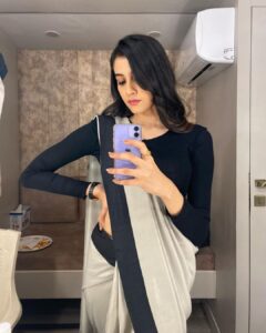 Simran Sharma Instagram - #Staffroom mirror selfie dump. 
 
Thank you @shwetaputhhran and team for the looks you put together for #Pranali and the rest of us teachers of Staffroom. I am personally a fan of Pranali’s comfy, chic style. You’re too good❤️

Thank you @vilashchaurasiya_ @ganeshpoojari19 @ravimakeupartist82 @darshana.hairstyles 
For the lovely hair and makeup💄💇🏻‍♀️

Fun fact: one of those pictures is not a mirror selfie😛🙈

#simransharma