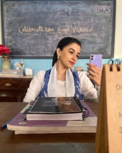 Simran Sharma Instagram - #Staffroom mirror selfie dump. 
 
Thank you @shwetaputhhran and team for the looks you put together for #Pranali and the rest of us teachers of Staffroom. I am personally a fan of Pranali’s comfy, chic style. You’re too good❤️

Thank you @vilashchaurasiya_ @ganeshpoojari19 @ravimakeupartist82 @darshana.hairstyles 
For the lovely hair and makeup💄💇🏻‍♀️

Fun fact: one of those pictures is not a mirror selfie😛🙈

#simransharma