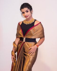 Sivaangi Krishnakumar Instagram - Felt like “Sivaangi Silks And Jewelry “ 😙😂 Styling @anushaa13 Muah @arupre_makeup_artist Asst Stylist @stylewithpp Neckpiece @aaranyarentaljewellery PC @raghul_raghupathy Retouch @retouch_by_gokul