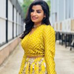 Sivaangi Krishnakumar Instagram - 💛💛💛 Catch me on super singer 9 today💛 Wearing @diademstore.in Makeup @arupre_makeup_artist Pictures @maanasi.k 😘😘