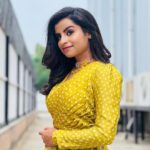 Sivaangi Krishnakumar Instagram - 💛💛💛 Catch me on super singer 9 today💛 Wearing @diademstore.in Makeup @arupre_makeup_artist Pictures @maanasi.k 😘😘