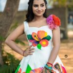 Sivaangi Krishnakumar Instagram - Hi🌸❤️ Handpainted dress from @styl_chennai Makeup @arupre_makeup_artist Photos @crackjackphotography thankyou for the last min shoot bro😬 #cookwithcomali