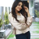 Smruthi Venkat Instagram - Sunday smile ✨ Mua @liyash_mua ❤️ Pc @mohan_vallap