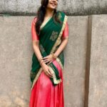 Smruthi Venkat Instagram - அனைத்து அன்பு உள்ளங்களுக்கும் இனிய சித்திரை புத்தாண்டு நல்வாழ்த்துக்கள் ✨❤️ Half saree @swarnasaris