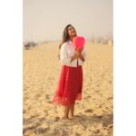 Smruthi Venkat Instagram - Sending you all a lot of love this Valentine’s Day ❤️ Happy Valentine’s Day ❤️ Styling: @keziah_costume_stylist Outfits: @_gina_couture Muah: @harisri_makeoverartistry Photography: @shotsbyuv @kishorekumar5749 @sat_narain #valantinesday #love #red #loveyourself #selflove #instagram #instalove #instapost #redlove #lovelife #loveyou