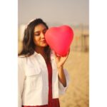 Smruthi Venkat Instagram - Sending you all a lot of love this Valentine’s Day ❤️ Happy Valentine’s Day ❤️ Styling: @keziah_costume_stylist Outfits: @_gina_couture Muah: @harisri_makeoverartistry Photography: @shotsbyuv @kishorekumar5749 @sat_narain #valantinesday #love #red #loveyourself #selflove #instagram #instalove #instapost #redlove #lovelife #loveyou
