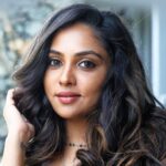 Smruthi Venkat Instagram - Manjal Veyil ☀️ @smruthivenkatofficial shining in #ManjalVeyilMaalaiyilae ☀️ music video, in @gvprakash  & @v___pooja vocals!🎤 & @marisakthi musical is now streaming on @trendmusicsouth 📻 @krishmarine1 @chandiniofficial @ibu_dir @sherif_choreographer @rammythedop @kalai.um @ennoda_insta @surenbabyjohn @__fotophactory__ #trendmusicsouth #gvprakash #reelstamil #smruthivenkat #tamilsong #tamilfilm #reelsong #tamilreels #tamilvideosongs #tamilvideos #reelitfeelit❤️❤️