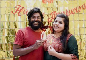 Sneha Sreekumar Instagram - That was a great surprise from my love 😍 
Thank you for making my day so special and colourful. . Our 3rd wedding anniversary spl video is coming soon with more surprises🤩🤩🤩

#anniversary #wedding #marimayam #chakkappazham