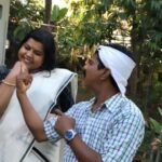 Sneha Sreekumar Instagram - ബൈക്കിൽ നിന്നും വീഴാഞ്ഞത് ഭാഗ്യം 🤣🤣🤣 #reelsuploaded #reelsindia #reelsvideo #reelsinstagram #reels #reelsinsta #m80moosa #marimayam #vinodkovoor #mandothari #malayalamcomedy #bumperchiri #mazhavilmanorama