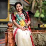 Sneha Sreekumar Instagram - ശ്രീകൃഷ്ണ ജയന്തി ആശംസകൾ ❤❤❤❤ 📷 @arun_cheppally #krishna #krishnajayanthi