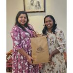 Sneha Sreekumar Instagram - This is a very happy moment. Because it is an indescribable joy to be able to give maternity clothes to @sreekumarsneha who is carrying the joy of motherhood Take care ❤️❤️