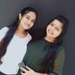 Sneha Sreekumar Instagram - കുറച്ചുനാളുകൾക്ക് ശേഷം വീണ്ടും തക്കിളിയോടൊപ്പം ❤❤പണ്ടേ ജമന്തിമാമി എന്ന് വിളിച്ചു നടക്കുന്ന ചുന്ദരി മോളാണ്, ഇന്ന് കണ്ടപ്പോൾ അവൾ വളർന്നു പക്ഷെ ആ മാമിവിളിയും സ്നേഹവും ഇപ്പഴും അങ്ങിനെ തന്നെ . Love❤❤❤ @as__akshaya____ #aliyans #aliyanvsaliyan #jamanthi #marimayam #thakkilimol