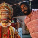 Sneha Sreekumar Instagram - അണിയറയിൽനിന്ന് 😍😍 ആദ്യമായി എന്റെ കഥകളി കാണാൻ വന്നതാ 😍😍 @s.psreekumar 📷 @3leaf_photography #sreekumar #kathakali #keralaartforms #temple #keralagodsowncountry #dakshayagam