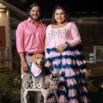 Sneha Sreekumar Instagram - Happy us ❤️ waiting for our new member 😍 Pic @3leaf_photography Mua @makeupbyanil Costume @anuthreadsbridalstudio Location @johnsvillage #happymoments #familytime #pregnancylife #marimayam #chakkappazham