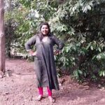Sneha Sreekumar Instagram - Chumma🤣🤣 #reelsinstagram #reelsvideo❤️ #reelaupload #reelsofinstagram #marimayam #marimayamteam #zeekeralam #mazhavilmanorama #pregnancylife #7monthspregnant #shooting