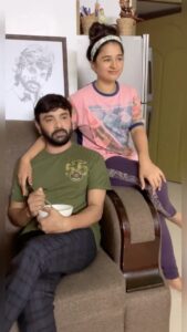 Snehan Instagram - Legend saravana 
#vaadi vaasal @kavingarsnekan lyric’s 🖋📋

Aaaandavaaaa✌🏻