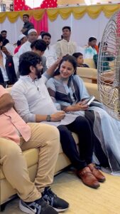 Snehan Instagram - glad to meet you RRR( Oscar winner) @mmkeeravaani sir 💐 so happy 🥰 

#oscar #oscars #oscars #oscarwinner #rrr #rrrmovie #keeravani #keeravanisir #songs #musician #arcade