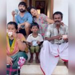 Snehan Instagram - @kavingarsnekan lyrics 🖋 📋 என்னோட ஒட்டு மொத்த சந்தோஷம் இவங்க தான் ! சினேகன், அவங்க அப்பா சிவ சங்கு, தமிழ் செல்வி அம்மா, அப்றம் அப்பா , மற்றும் இவங்க எல்லாருடைய சந்தோஷத்தை விரும்பும் நான் கன்னிகா 😋🤗🤞🏻🥰 #family #familyguy #familytime #familygoals #familylove #familyfirst #famiglia