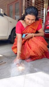 Snehan Instagram - இனிய தீப ஒளி திருநாள்
நல் வாழ்த்துக்கள்💥
#happydeepavali 💥