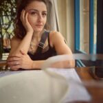 Soha Ali Khan Instagram - Is your glass half empty or half full ? #reflections
