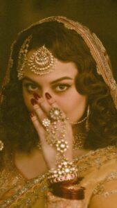 Sonakshi Sinha Instagram - Eid Mubarakkkk 🌙 to all who are celebrating! Wishing everyone lots of love and light ⭐️