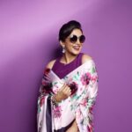 Sonali Kulkarni Instagram - हसीन दिलरूबा … Styled by : @prachethestylist Assisted by : @styledby_bhakti @mansixix Saree by : @moresha_sameera_dalvi Makeup : @u.upendra1982 Hair : @bhaktiborade_hairstylist 📸 : @shrutiibagwe