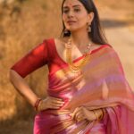 Sonali Kulkarni Instagram - मी मजं हरपूनं … Styled by : @prachethestylist Assisted by : @styledby_bhakti Saree : @hutsandlooms Coordinator: @sujeetyadav4058 📸 : @kaustubh_gokhale