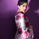 Sonali Kulkarni Instagram - हसीन दिलरूबा … Styled by : @prachethestylist Assisted by : @styledby_bhakti @mansixix Saree by : @moresha_sameera_dalvi Makeup : @u.upendra1982 Hair : @bhaktiborade_hairstylist 📸 : @shrutiibagwe