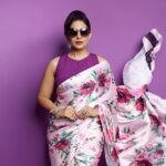 Sonali Kulkarni Instagram - हसीन दिलरूबा … Styled by : @prachethestylist Assisted by : @styledby_bhakti @mansixix Saree by : @moresha_sameera_dalvi Makeup : @u.upendra1982 Hair : @bhaktiborade_hairstylist 📸 : @shrutiibagwe