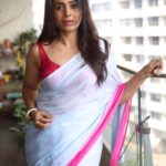 Sonali Kulkarni Instagram - Dreams in my heart … Styled by: @prachethestylist Assisted by: @styledby_bhakti Saree : @moresha_sameera_dalvi Hair : @anitahunurkar 📸 : @shruu_t