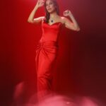 Sophie Choudry Instagram - Red Hot for @filmfare #filmfareawards ❤️‍🔥 Outfit @tarikedizofficial Necklace @beenarahejafinejewellery Rings @anmoljewellers @anaqajewels @karishma.joolry Styled by @anshikaav Assisted by @roshiijain HMU @ambereenyusuf 📸 @kausttubh_kambhhle #redcarpet #redhot #redgown #styleinspo #sophiechoudry