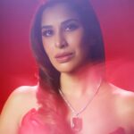 Sophie Choudry Instagram - Red Hot for @filmfare #filmfareawards ❤️‍🔥 Outfit @tarikedizofficial Necklace @beenarahejafinejewellery Rings @anmoljewellers @anaqajewels @karishma.joolry Styled by @anshikaav Assisted by @roshiijain HMU @ambereenyusuf 📸 @kausttubh_kambhhle #redcarpet #redhot #redgown #styleinspo #sophiechoudry