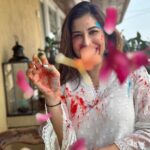 Sophie Choudry Instagram - बुरा ना मानो होली है 💕💕 #holihai #happyholi #festivalofcolours #sophiechoudry #rangbarse