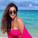 Sophie Choudry Instagram - Did you say Beach Barbie?🩷🌊😋 Bikini & cover up @flirtatious_india @tanimakhosla @fairmont.maldives @fairmonthotels @travelscapes_vm #fairmontmaldives #fairmonthotels #hotpink #barbie #beachlife #imthatgirl #bikinilife #maldives #islandlife #vacaymode #summer2023 #sophiechoudry Fairmont Maldives, Sirru Fen Fushi