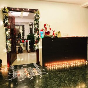 Soundarya Rajinikanth Instagram - What a wonderful time of the year 😀😀😇😇❤️❤️ Christmas & karthikai deepam at home 🙏🏻🙏🏻🙏🏻 #GodBlessUsAll
