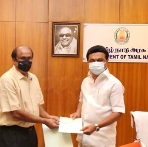 Soundarya Rajinikanth Instagram - My father-in-law Mr. S.S.Vanangamudi, husband Vishagan, his sister and I visited the honorable Chief minister @mkstalin sir this morning to hand over our contribution of 1cr for the chief ministers #CoronaReliefFund from our pharma company Apex laboratories, Makers of #Zincovit