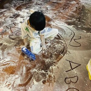 Soundarya Rajinikanth Instagram - ‪A B C D F E 🤣😂❤️🥰😍😘 #VedCutie #PowderFun ‬