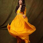 Sreeleela Instagram - Life is sweeter with Mangoes & Me 😋💛 . . . . . . 📸- @pranav.foto 👗- @kanakadharadesigns