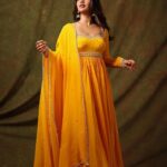 Sreeleela Instagram - Life is sweeter with Mangoes & Me 😋💛 . . . . . . 📸- @pranav.foto 👗- @kanakadharadesigns