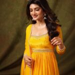 Sreeleela Instagram - Life is sweeter with Mangoes & Me 😋💛 . . . . . . 📸- @pranav.foto 👗- @kanakadharadesigns