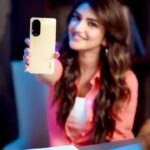 Sreeleela Instagram - Juggle between different passions with ease like me! :p 🤹🏻‍♀️It’s what the king of multitasking #OPPOF235G does with its 67W SUPERVOOC™️ charging, 8GB RAM + 256GB ROM, and 4-year lag-free performance. Go ahead, chase your passions 🤩 #FlauntYourSuperpower