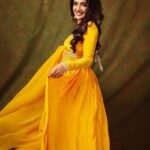 Sreeleela Instagram - Life is sweeter with Mangoes & Me 😋💛 . . . . . . 📸- @pranav.foto 👗- @kanakadharadesigns