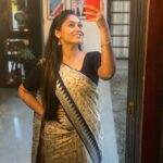 Sreethu Krishnan Instagram - 🫶🏻✨…. #mirrorselfie #photo #ammaariyathe #aleenapeter