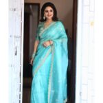 Sridevi Vijaykumar Instagram - Here to cure your Mid-Week Blues 💙 Wearing this stunning monochrome saree from @samyakksarees and paired it with this perfect jewellery from @the_jewel_gallery 💫 📷 - @jaikumar_vairavan . . . . . . . . . . #indianfits #sareeoftheday #outfitoftheday #indianpinterestfits #sareefits #monochromesarees #theperfectsaree #sareelove #indianweddingwear