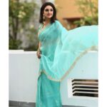 Sridevi Vijaykumar Instagram - Here to cure your Mid-Week Blues 💙 Wearing this stunning monochrome saree from @samyakksarees and paired it with this perfect jewellery from @the_jewel_gallery 💫 📷 - @jaikumar_vairavan . . . . . . . . . . #indianfits #sareeoftheday #outfitoftheday #indianpinterestfits #sareefits #monochromesarees #theperfectsaree #sareelove #indianweddingwear