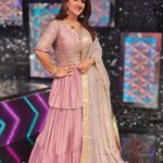 Sridevi Vijaykumar Instagram - Happy Sunday Enjoy your Day 🤗💜 @neerusindia @the_jewel_gallery #adivaramwithstarmaaparivarm #Sunday#familytime#entertainment#tvshow#starmaa#happysunday#comedy#comedystars#comedyshow#goodday#havefun#happyvibes#instapics#instafeed#makeup#dress#hairstyles#neerusindia#indianwear#lilac#pastel#smile#love#sridevi