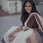 Srinda Instagram - മനസ്സൊന്നായി ഒരുമയോടെ നല്ല നാളെകൾ തീർക്കാം .. ഐശ്വര്യവും ആരോഗ്യവും നിറഞ്ഞ ഓണം ആഘോഷിക്കാം .🌸❤️🎉 Home :)