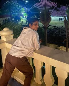 Srinda Instagram - Brownie W icecream 😋
 👖 @iamthatshop 
 👕 @paher.in 

#cosnsiousclothing #thrifted  #fav 
#70s  #retro #inspired  #vintage #fashion 
@gayu_inkb @parummaa